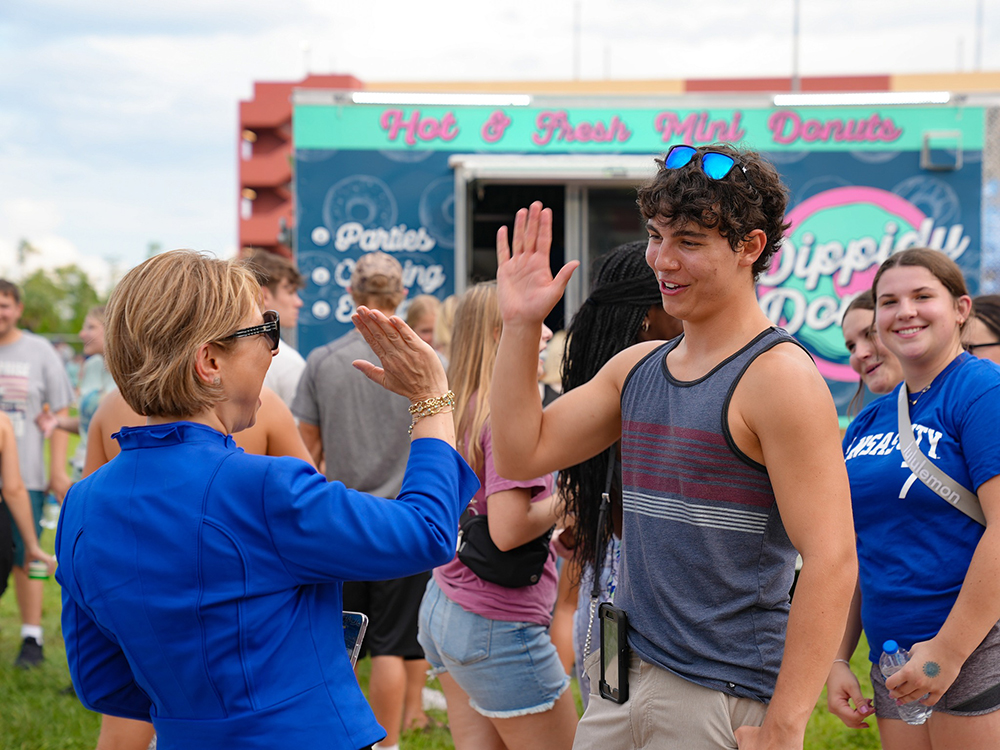 FGCU students at Weeks of Welcome